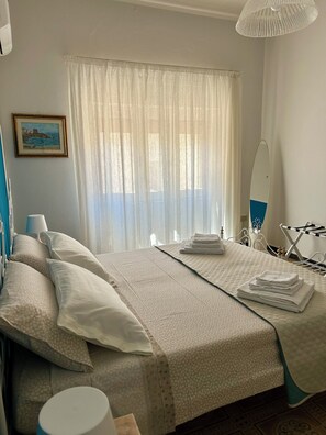 2 chambres, fer et planche à repasser, Wi-Fi, draps fournis