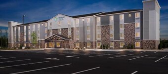 3 Suites with Kitchen Near Greenville Airport – Ideal for Work or Long Stays