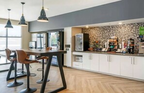 Dining - Homey Suite w/ Kitchen, Ideal for Long-Term or Business Travelers (Fort Myers)