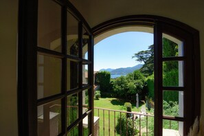 Apartment | Premium bedding, down duvets, iron/ironing board, cots/infant beds - Casa Mina (Menaggio)