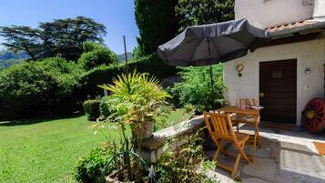 Apartment | Hochwertige Bettwaren, Daunenbettdecken, Bügeleisen/Bügelbrett