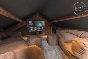 Unclassified image, 2 of 11, button