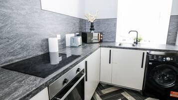 Cookware/dishes/utensils