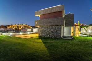 Villa, 5 soverom, privat basseng, hageutsikt | Terrasse/patio