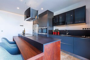 Villa, 5 Bedrooms, Private Pool, Garden View | Private kitchen