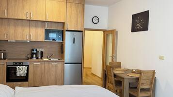 1 bedroom, iron/ironing board, internet, bed sheets