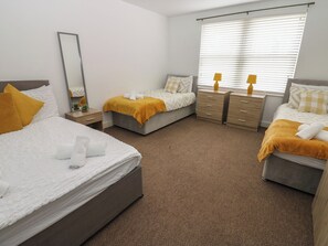 Individually decorated, individually furnished, free WiFi - Curwen Apartment (Workington)