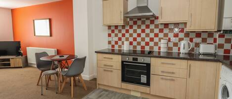 Batterie de cuisine, vaisselle et ustensiles