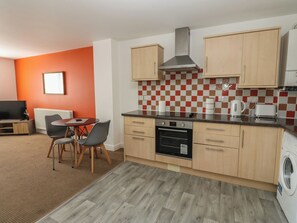 Cookware/dishes/utensils - Curwen Apartment (Workington)