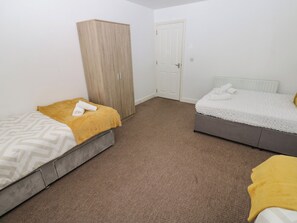 Individually decorated, individually furnished, free WiFi - Curwen Apartment (Workington)