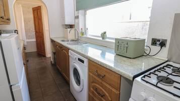 Cookware/dishes/utensils