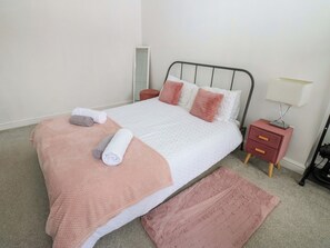 Individually decorated, individually furnished, free WiFi - Lowther Suite (Whitehaven)