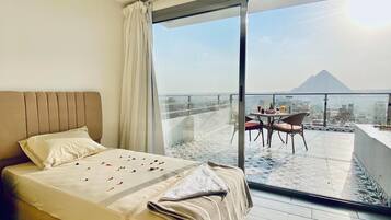 Escritorio, wifi gratis y ropa de cama