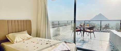 Quarto casal ou duplo conforto | Escrivaninha, Wi-Fi de cortesia, roupa de cama