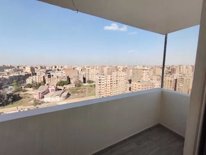 غرفة اقتصادية بسريرين فرديين - منظر للمدينة | شرفة/رواق