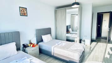 Habitación Confort con 1 cama matrimonial o 2 individuales | Escritorio, wifi gratis y ropa de cama