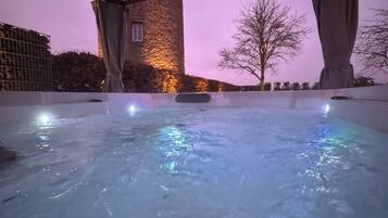 Bain à remous extérieur