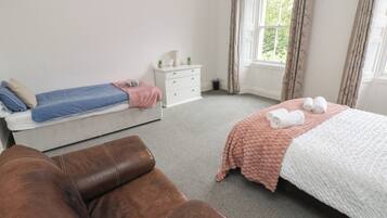 Cottage | 4 bedrooms, individually decorated, individually furnished, free WiFi