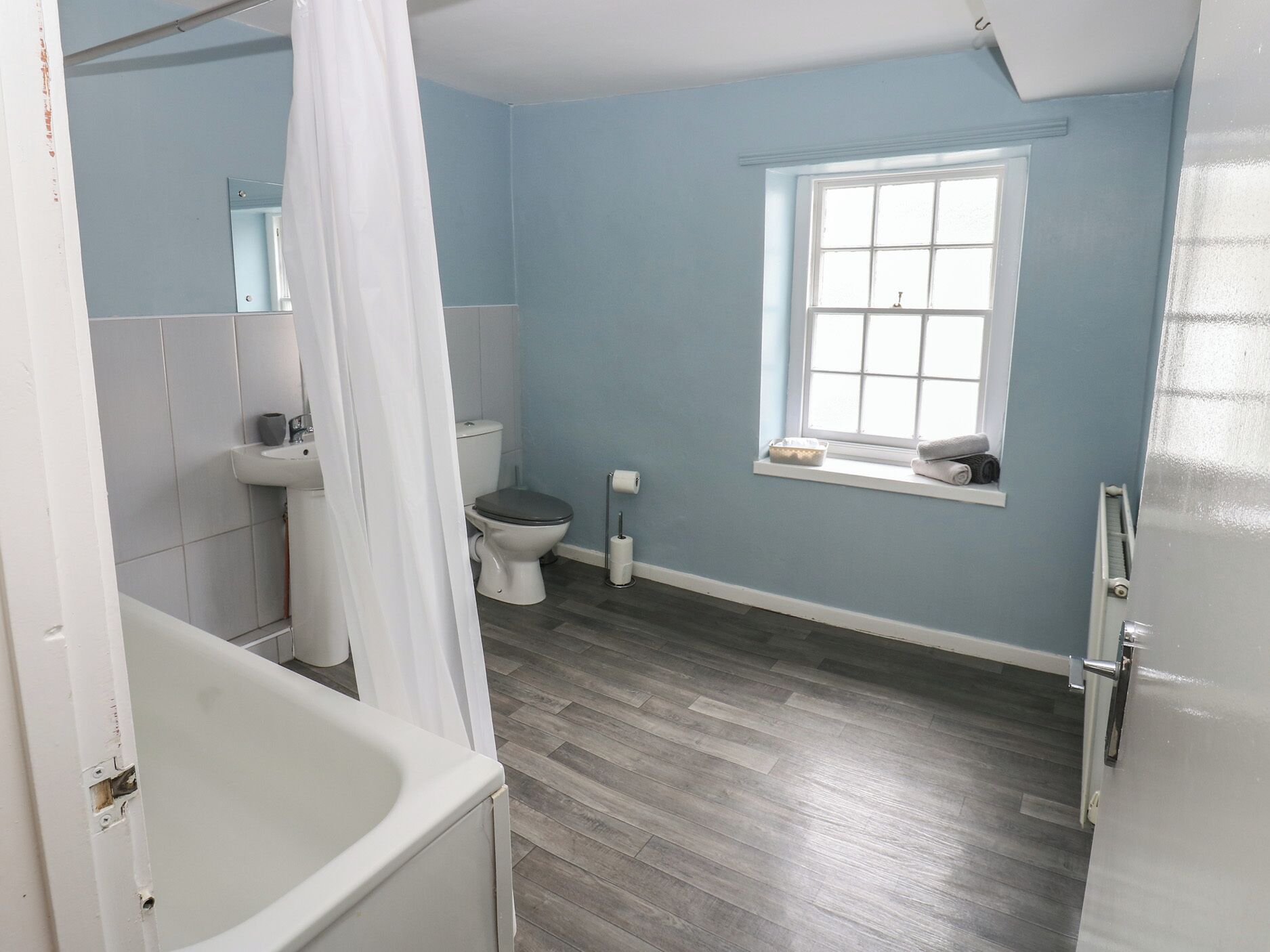 Cottage | Badkamer | Een douche