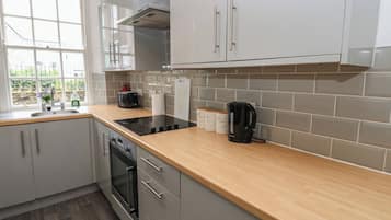 Cottage | Private kitchen | Cookware/dishes/utensils
