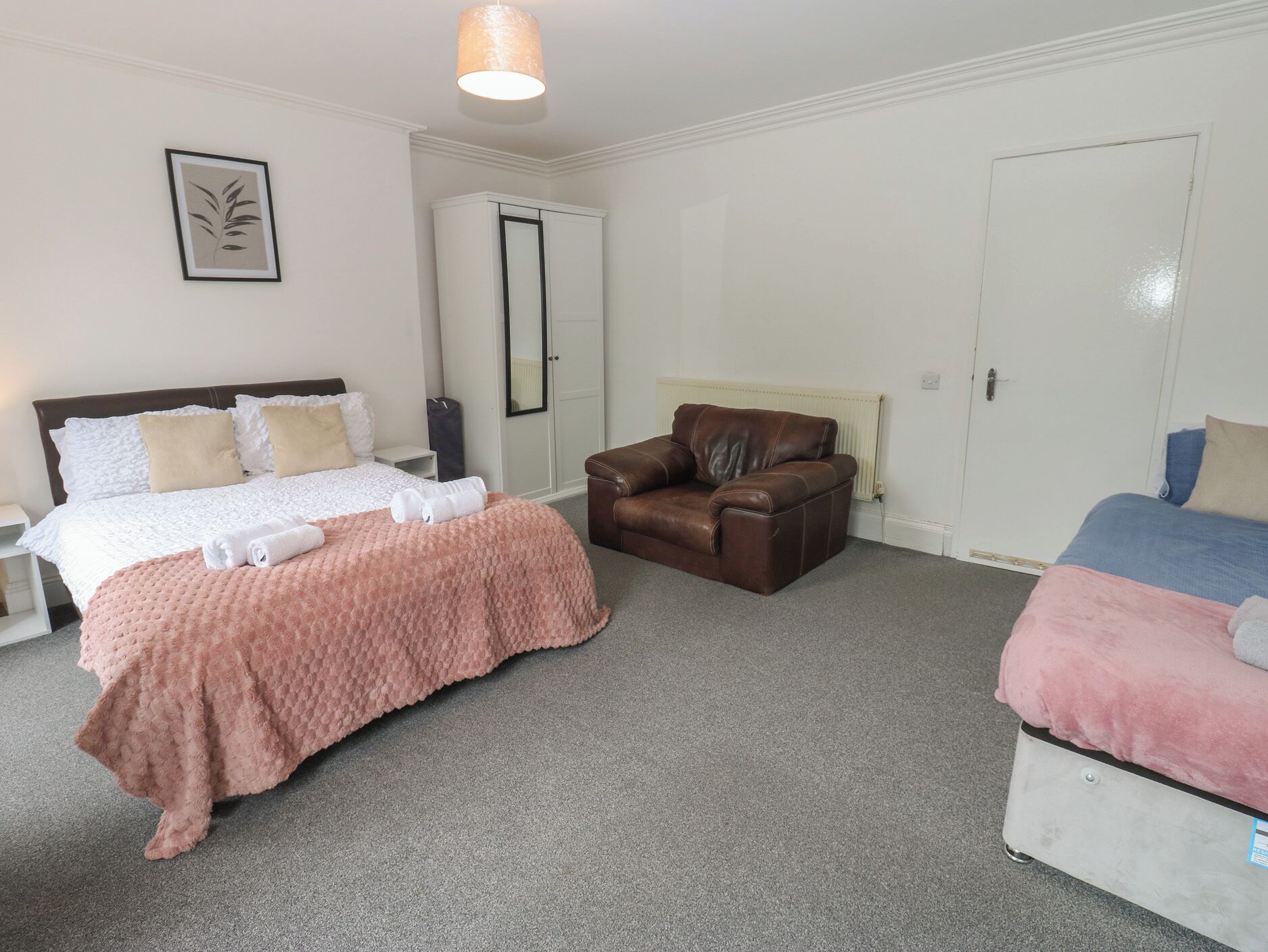 4 bedrooms, individually decorated, individually furnished, free WiFi