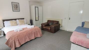 4 bedrooms, individually decorated, individually furnished, free WiFi