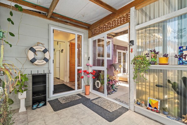 Exterior detail - Williamson Getaway – 4BR Family Home Near Surf Beach & Town Centre (Whangamata)
