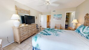 2 bedrooms, iron/ironing board, free WiFi, bed sheets - Crescent Arms Vacation Rentals 501S Siesta Key Florida (Sarasota)
