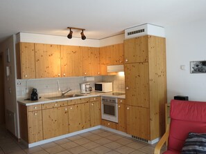 Réfrigérateur, plaque de cuisson, lave-vaisselle, grille-pain