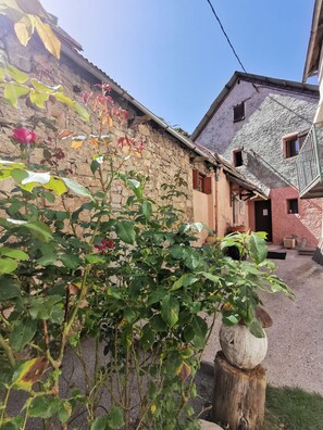 1 habitación y espacio para trabajar con laptop 