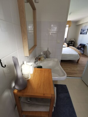 Comfort Triple Room, Multiple Beds, Pets allowed, Mountain View | 1 bedroom, laptop workspace - SARL SCOP BIENVENUE A L AUBERGE  (Sauze)