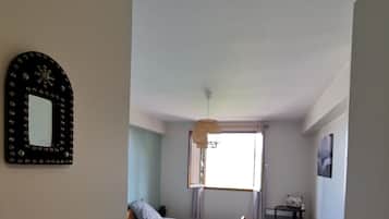 5 bedrooms, bed sheets