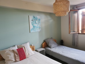 5 bedrooms, bed sheets