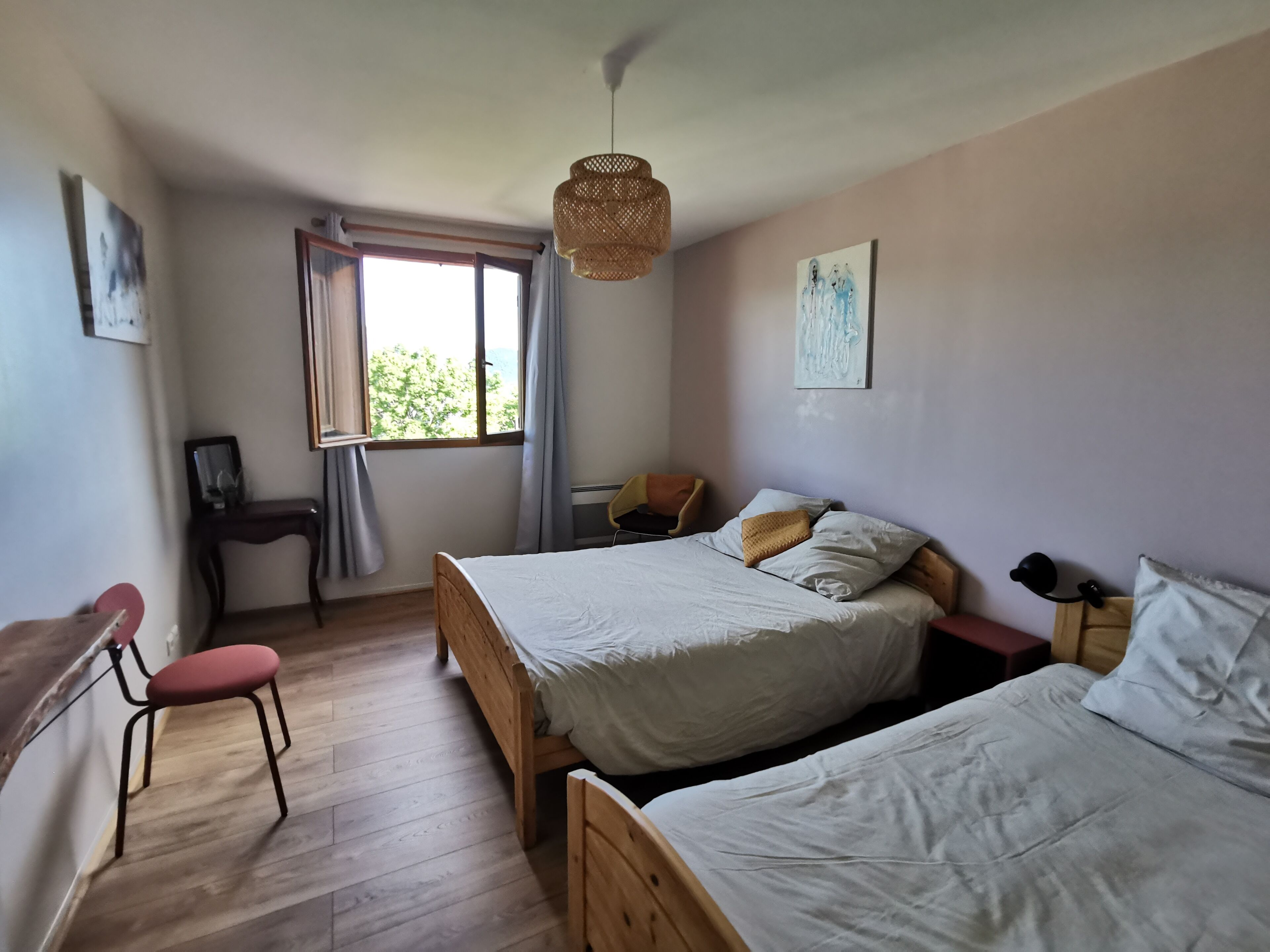 Chambre Confort, plusieurs lits, animaux de compagnie acceptés, vue montagne | 1 chambre, espace de travail pour ordinateur portable