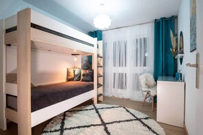 2 bedrooms, iron/ironing board, WiFi