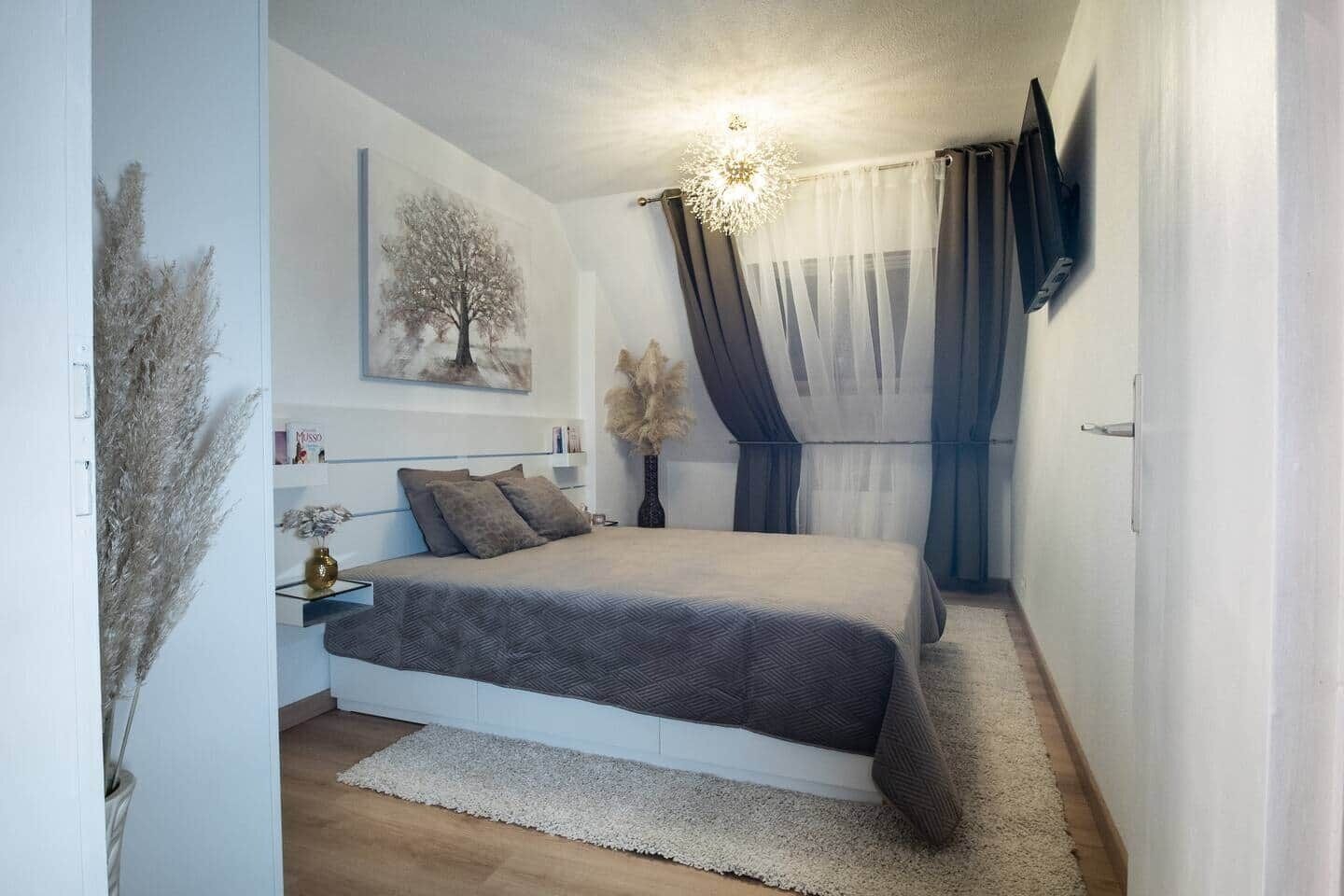 2 bedrooms, iron/ironing board, WiFi