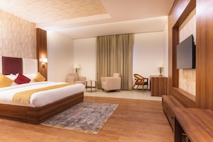 Zimmersafe, Schreibtisch, laptopgeeigneter Arbeitsplatz