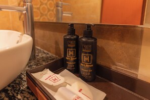 Rajwada Suite | Bathroom | Eco-friendly toiletries, towels, soap, shampoo - Haut Monde Rajputana Palace (Behror)