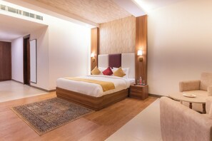 Super Deluxe | In-room safe, desk, laptop workspace, blackout drapes