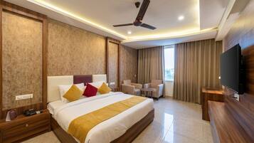 Standard Room | Living area | 32-inch flat-screen TV with cable channels