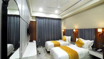 Laptop workspace, iron/ironing board, free WiFi