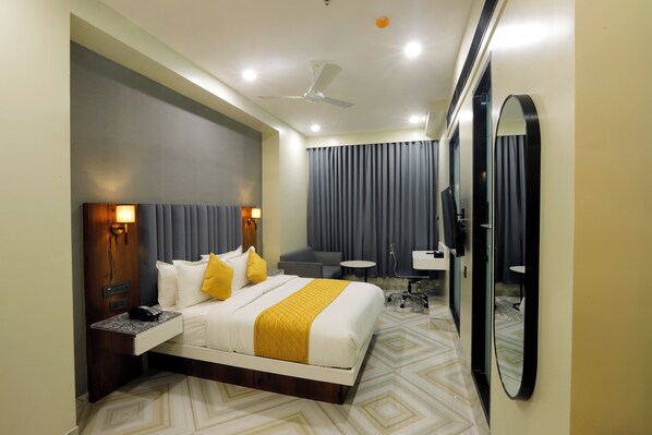 Luxury Double or Twin Room, City View | Laptop workspace, iron/ironing board, free WiFi - Hotel Breeze Bay ex (Mumbai)