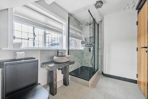 吹风机、毛巾