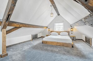 3 عدّة غرف نوم ومكواة/لوح كي وواي فاي مجانًا وملاءات أسرّة