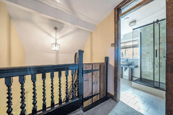 Unclassified image, 1 of 19, button