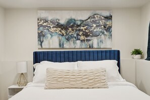 4 Schlafzimmer, Schreibtisch, Bügeleisen/Bügelbrett, Reisekinderbett