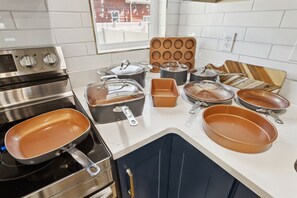 Fridge, microwave, oven, stovetop - Salt & Ski – Luxury Modern Escape (Salt Lake City)