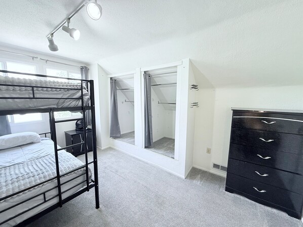 3 Schlafzimmer, Schreibtisch, Bügeleisen/Bügelbrett, kostenloses WLAN