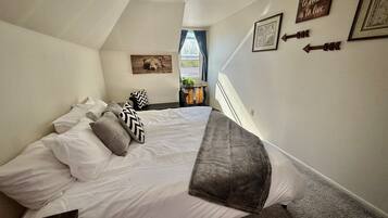 2 bedrooms, desk, iron/ironing board, travel cot