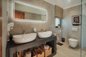 Family Villa, Multiple Bedrooms, Mountainside (Luxury Villa Kim Momjan) | Bathroom - Luxury Villa Kim Momjan (Buje)
